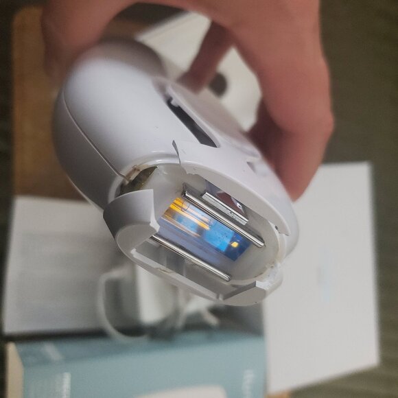 Iluminage Precise Touch - Hair Removal Device DAMAGED - Picture 4 of 7